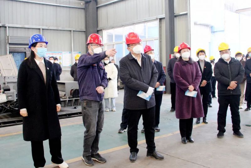 馬村區(qū)委書(shū)記師少輝，區(qū)委副書(shū)記、區(qū)長(zhǎng)王婕等人到演風(fēng)公司進(jìn)行調(diào)研